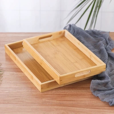 Tavolo di bambù rettangolare ecologico con design moderno sostenibile e palette di colori naturali