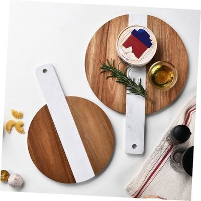 Tagliere d'impionbatura di legno del tagliere della cucina dell'acacia rotonda del marmo con la maniglia