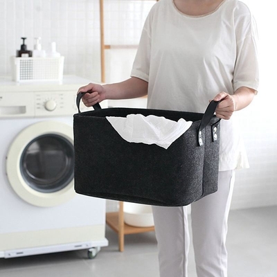 Contenitori di feltro rettangolari moderni in grigio e nero organizzati con stile